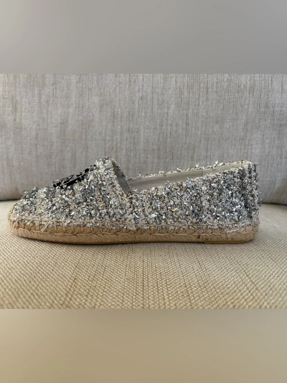 New TORY BURCH TWEED ESPADRILLE IVORY & METALLIC SILVER THREAD Size 7